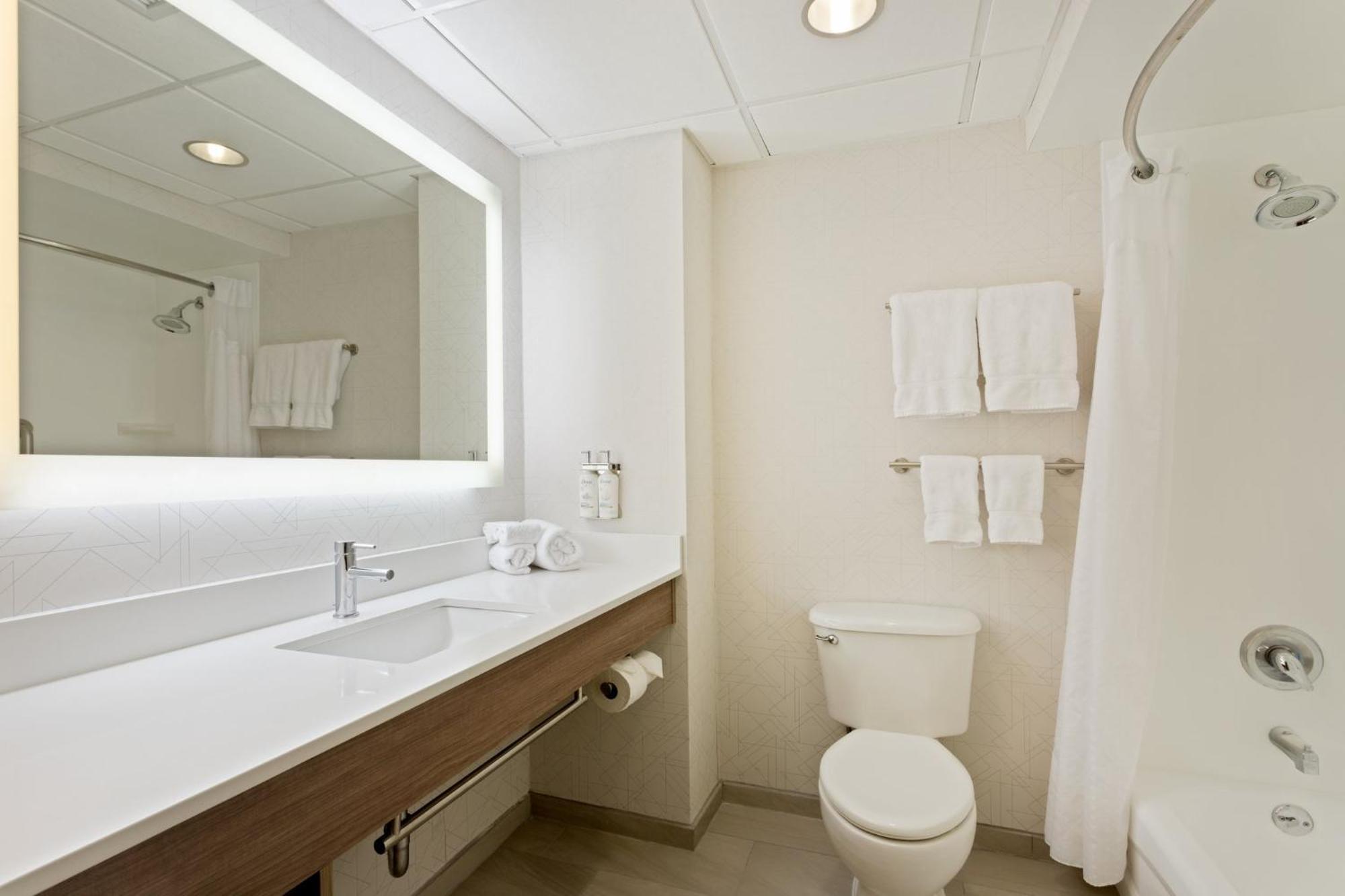 Hotel Express Hauppauge-long Island By Ihg 3*